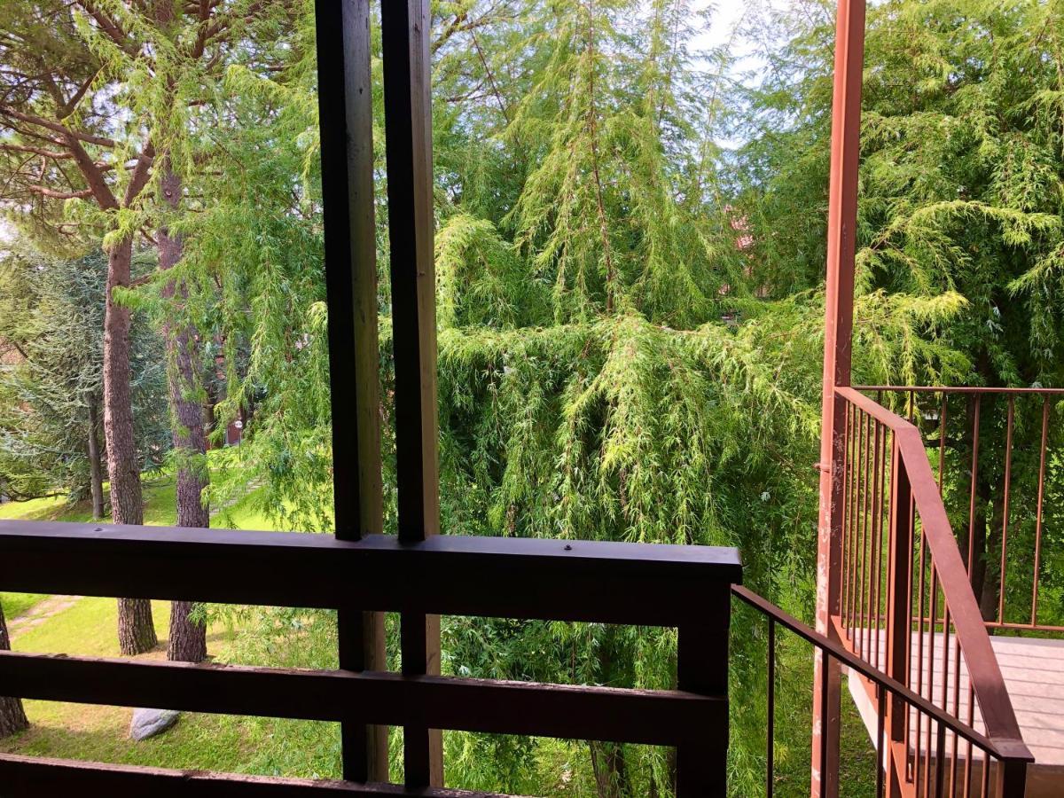Green Apartment Albavilla Eksteriør billede